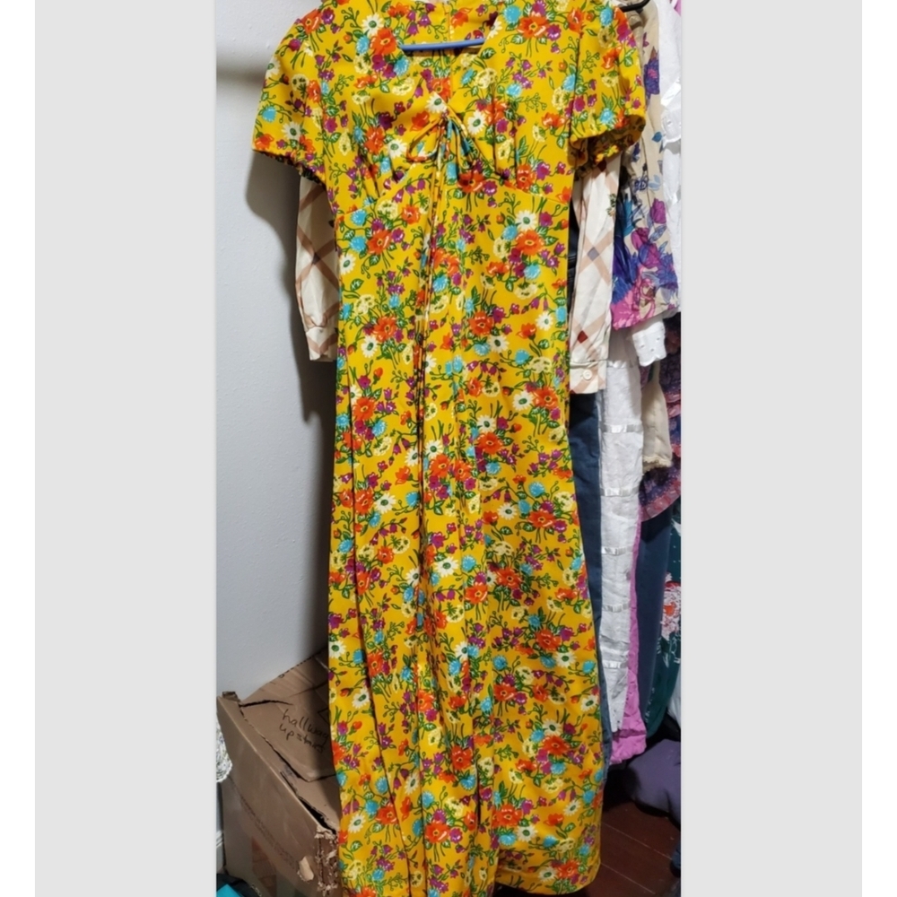 1970s Vintage Polyester Floral Yellow Maxi Dress Size 13 Made In California